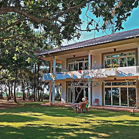 Raja Beach Hotel Balapitiya Buitenkant foto