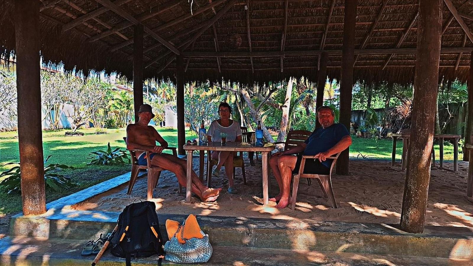 Raja Beach Hotel Balapitiya Buitenkant foto