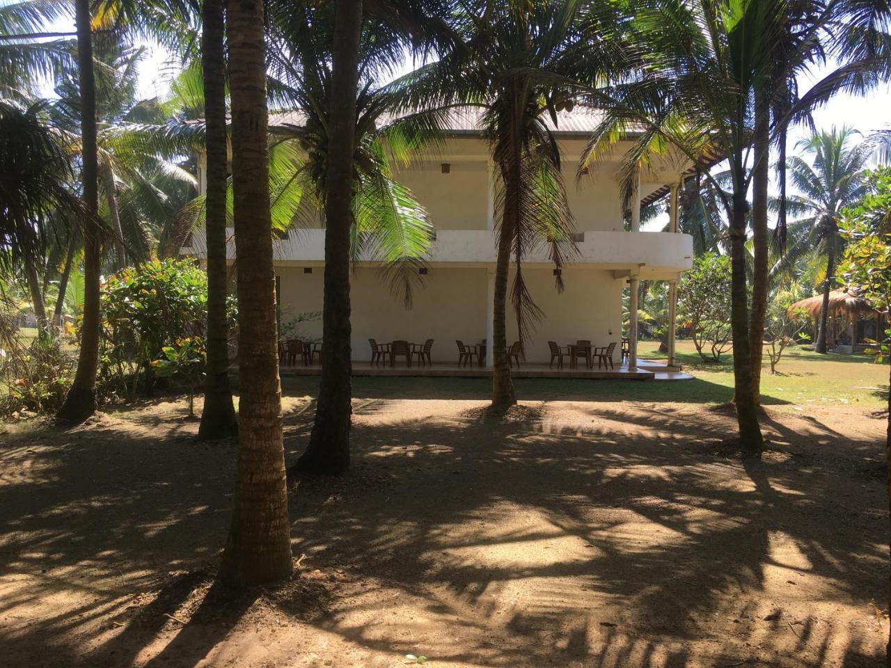Raja Beach Hotel Balapitiya Buitenkant foto